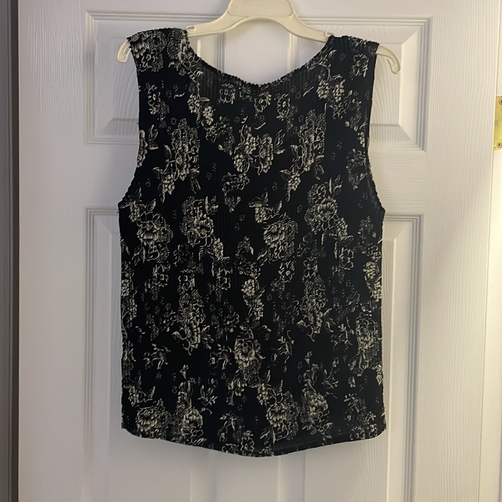 Ladies top - Picture 2 of 2